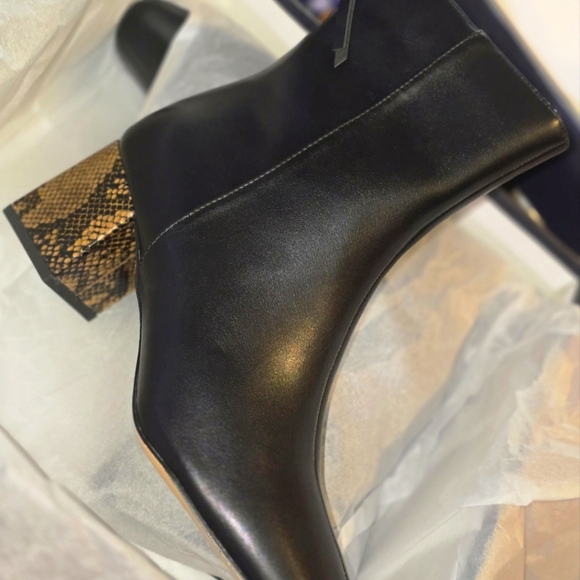 French ConnectionWomen's Tess Zip Back Zipper Boots, Size 8. New with box.  - - Picture 14 of 14